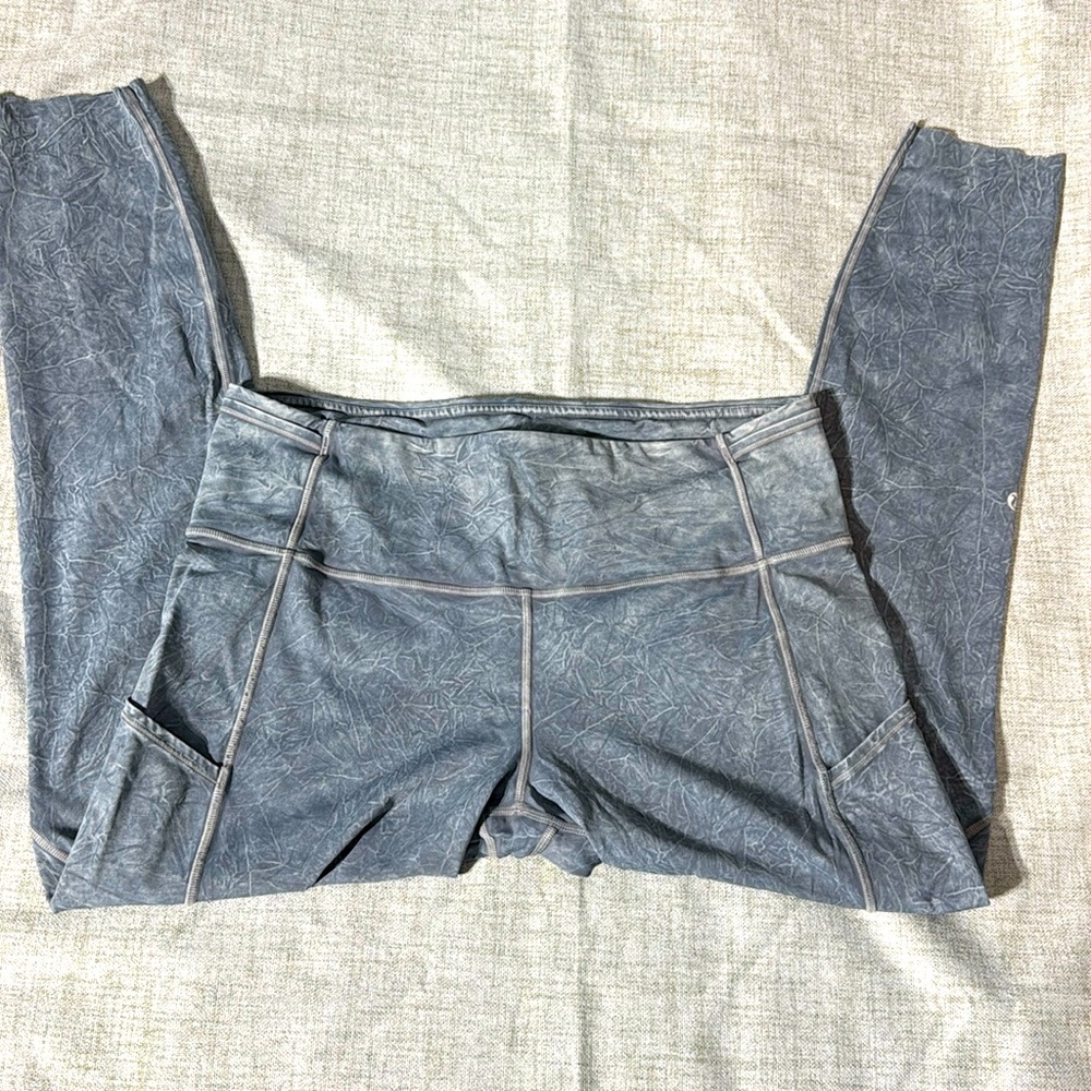 Lululemon Fast and Free High Rise Tight 25" *Ice Dye. Size 12. Inseam 25.
